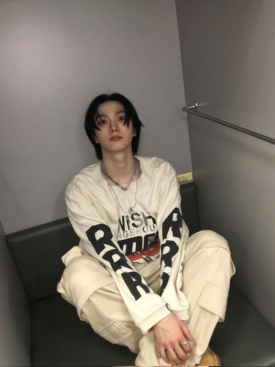 There's a magic that happens when you connect with someone new—a spark of shared laughter or a deep conversation that reminds you that life's richer with good company. That's why I'm on a mission to expand my own circle and meet amazing people. So, who wants to be my friend?