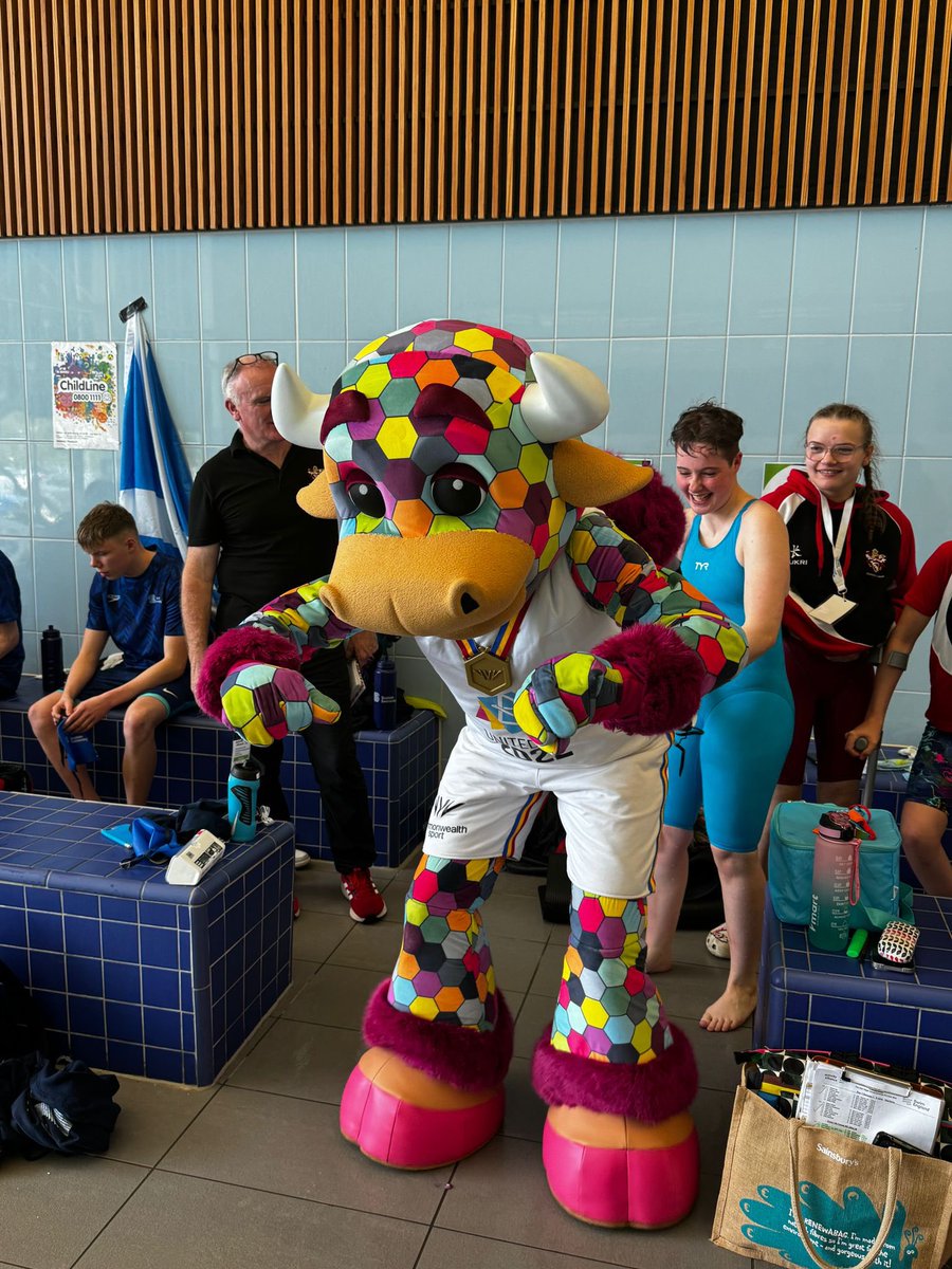 Look at who has joined us poolside! 

It’s great to have Perry the Bull supporting swimmers. #JuniorSwim24
<a href="/UnitedBy2022/">United By 2022</a>