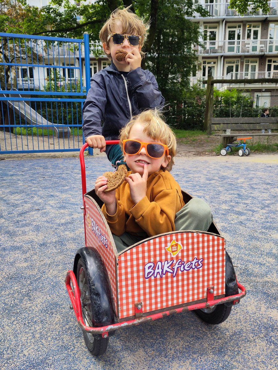 Our advice? Start 'em young 😎

#DecadeoftheCargoBike
