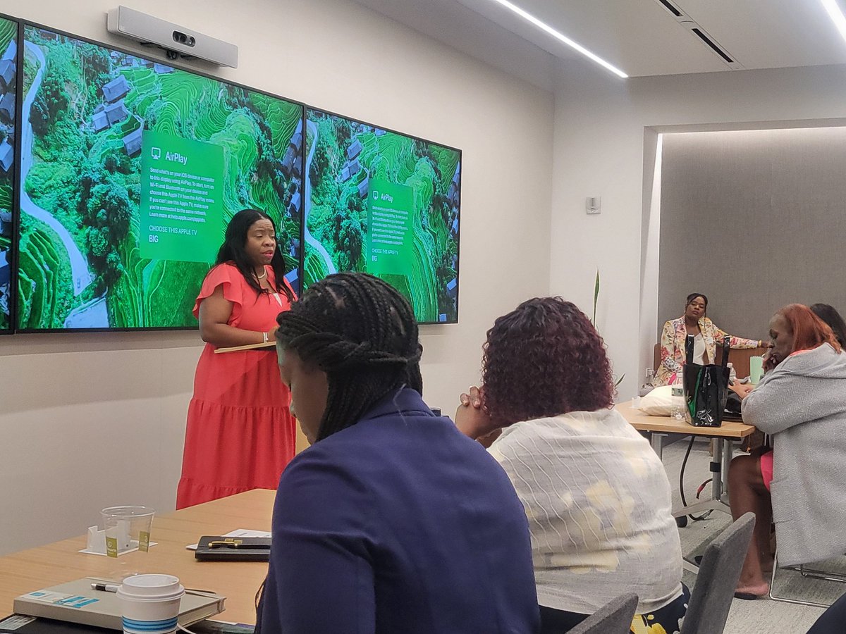 ValerieNMacey1's tweet photo. Inspiring week at Apple HQ NYC for Professional Development! Huge thanks to Apple for fostering such a forward-thinking &amp; collaborative environment. #ApplePD #LearningNeverStops #PrincipalsLead https://t.co/Qm3d8dnaYZ