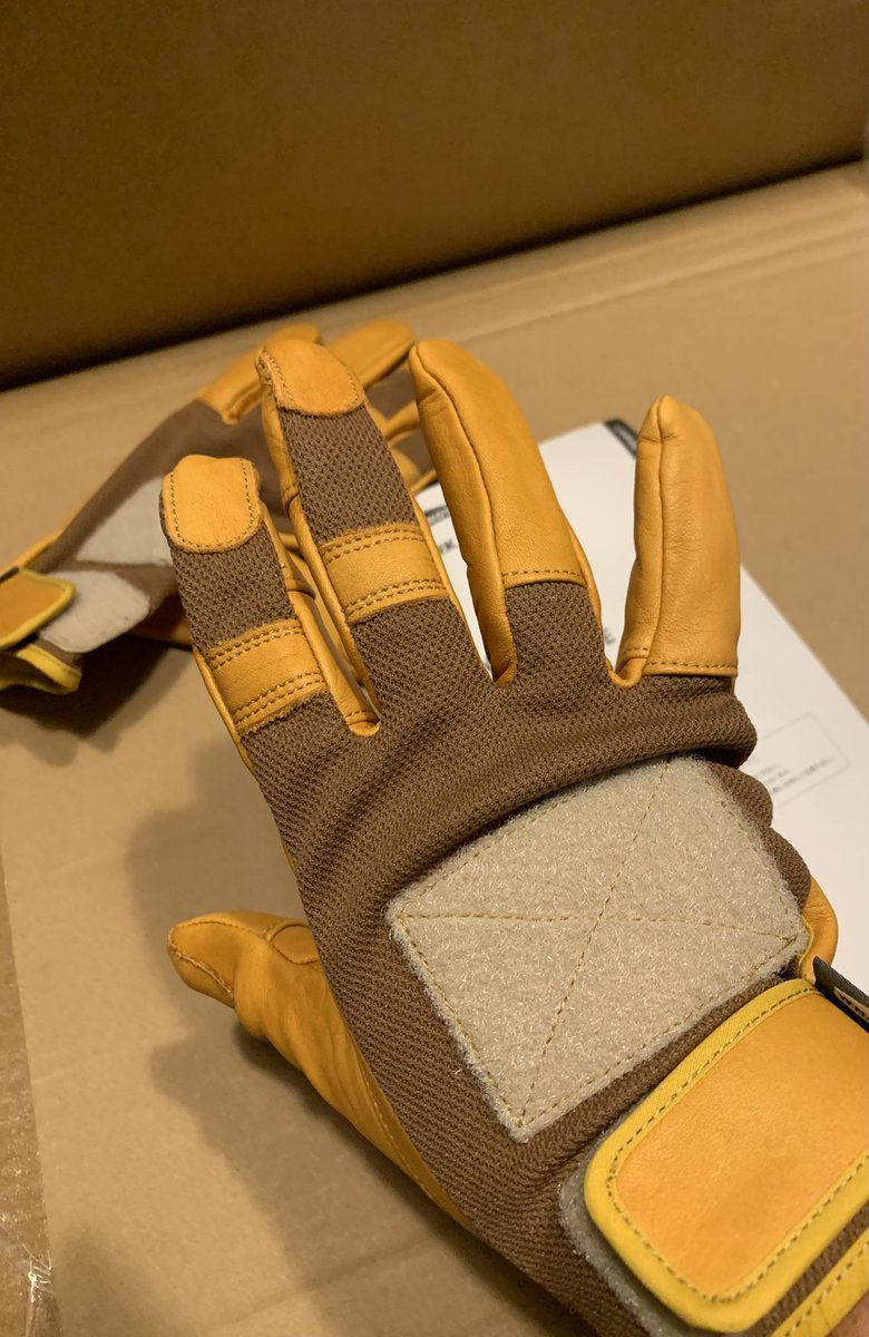 campernorinori's tweet photo. WHATNOTのワークグローブを買いました。
自分の手にフィットするものってなかなかないんですよね。
でもこの手袋、はめた瞬間感動しましたよ。しなやかで柔らかく、指の動きも締め付け具合もストレスなく、自由に動く。手の���さい私ですが、Lサイズでピッタリ。薪割りなどに使おう😚

#ワットノット https://t.co/OUboVRKPlB