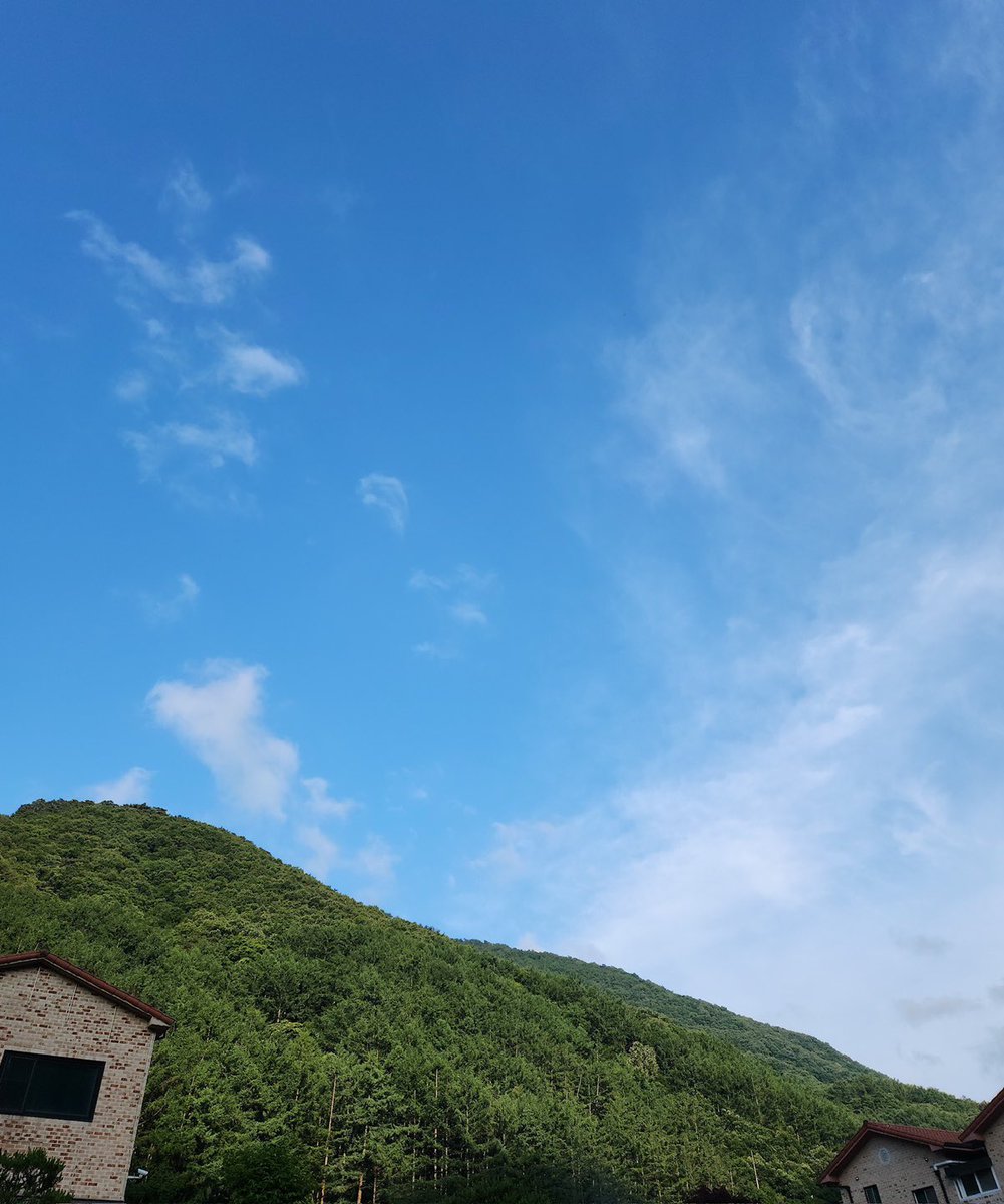 thewind_twt's tweet photo. [#최한빈] 위즈!! 나랑 별 보러 가지 않을래..??
(하늘은 서비스!!) https://t.co/5iSOlj2sa2