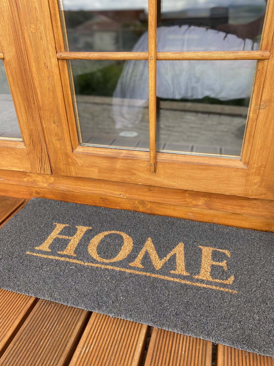 DesafioEduardo's tweet image. “Home’”. Porque lar é onde a felicidade floresce e as memórias são criadas. 🏡✨#aconchego #bemvindo #vinhograndedesafio