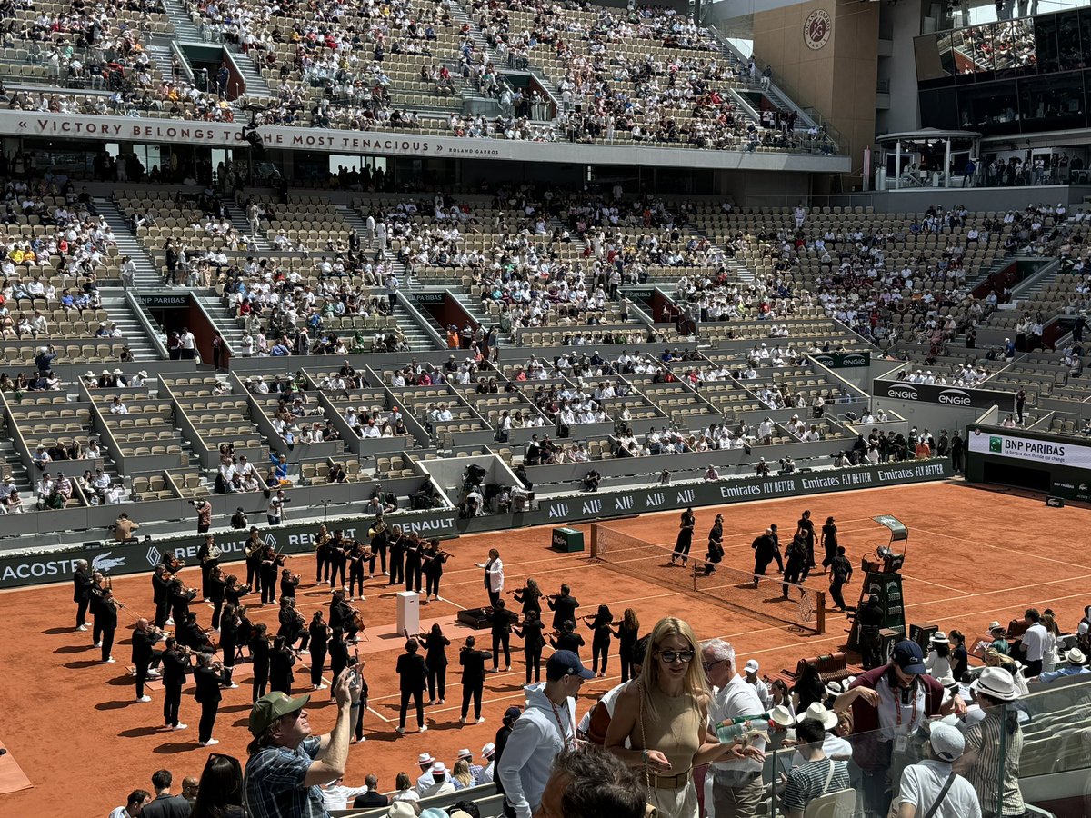It’s a gorgeous day in Paris, I am positively tipsy, and seated for my first slam final. let’s gooo!!!