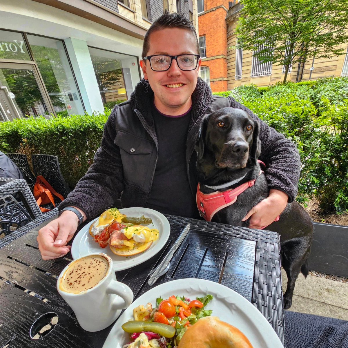 iamashleyleech's tweet image. Delicious and tasty brunch at @moosecoffee in Manchester, with Steph.. and Bailey-dog who just loved everyone's attention! 👩🏻‍❤️‍💋‍👨🏻❤️

"Ermmm, gimme some of that Eggs Benedict plz.." 🐶