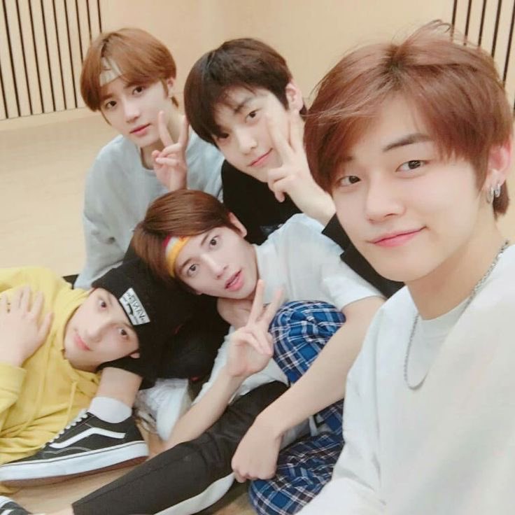 txtlov's tweet photo. how y’all met txt               how i met them https://t.co/j6EprhXPuk