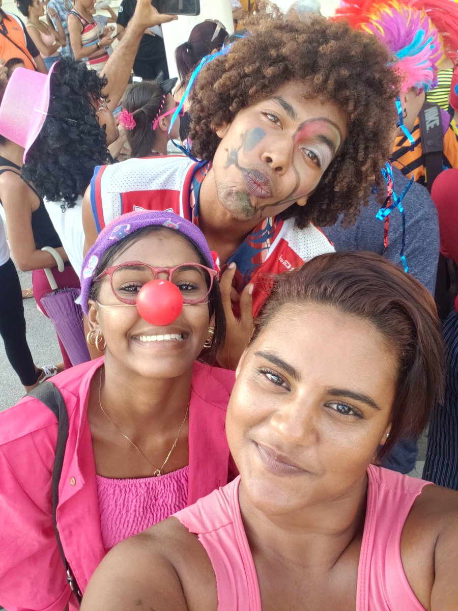 El grupo Artes con Lengua, el cual está formado por Artistas Aficionados de la #UniversidadDGranma fue invitado al Festival Teatrando que se estará desarrollando desde hoy hasta el domingo. 
#GentesQueSuma 
#FEUDGranma
#GranmaVencerá