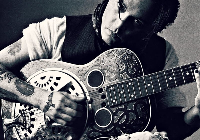 FortonSusan's tweet photo. @SusanJohnsonCl1 #JohnnyDepp with a guitar.
Keep it going.....💕💘💕 https://t.co/l6s6NLodXK