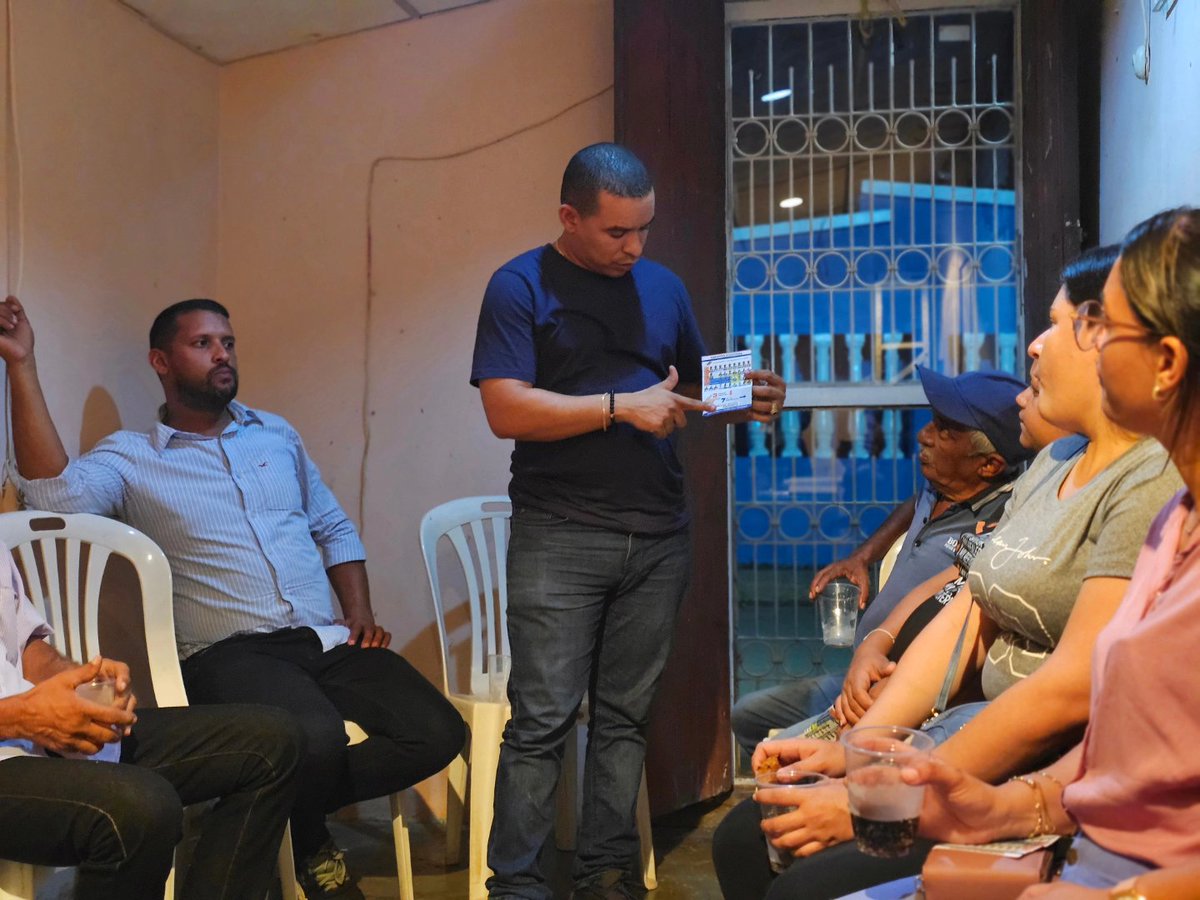 FalconUnt's tweet photo. Ayer #07Junio Estuvimos Junto a nuestro Equipo Político del Municipio Democrática @partidount Trabajando en la Organización de Cara a las Presidenciales para construir la Victoria de @egonzalezurrutia este #28DeJulio https://t.co/SZg4sqSYo5