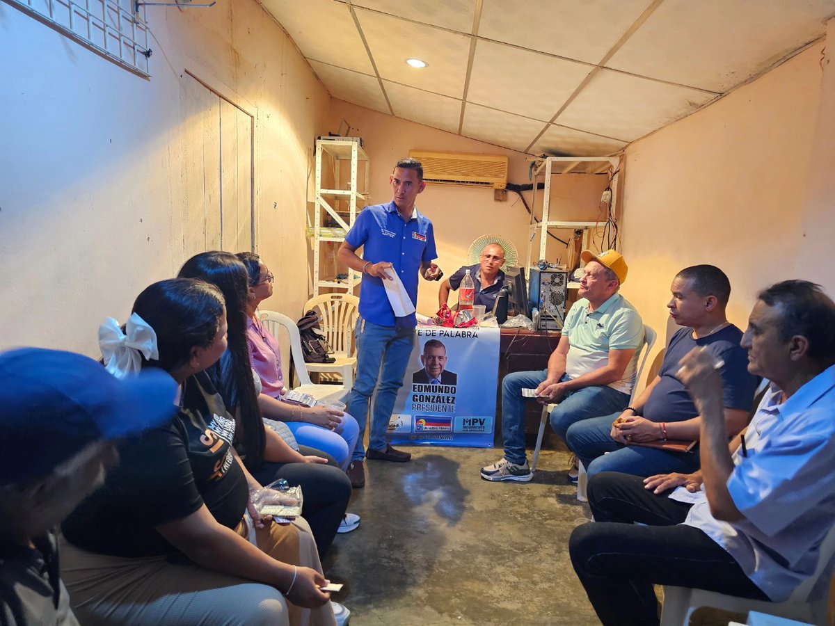 FalconUnt's tweet photo. Ayer #07Junio Estuvimos Junto a nuestro Equipo Político del Municipio Democrática @partidount Trabajando en la Organización de Cara a las Presidenciales para construir la Victoria de @egonzalezurrutia este #28DeJulio https://t.co/SZg4sqSYo5
