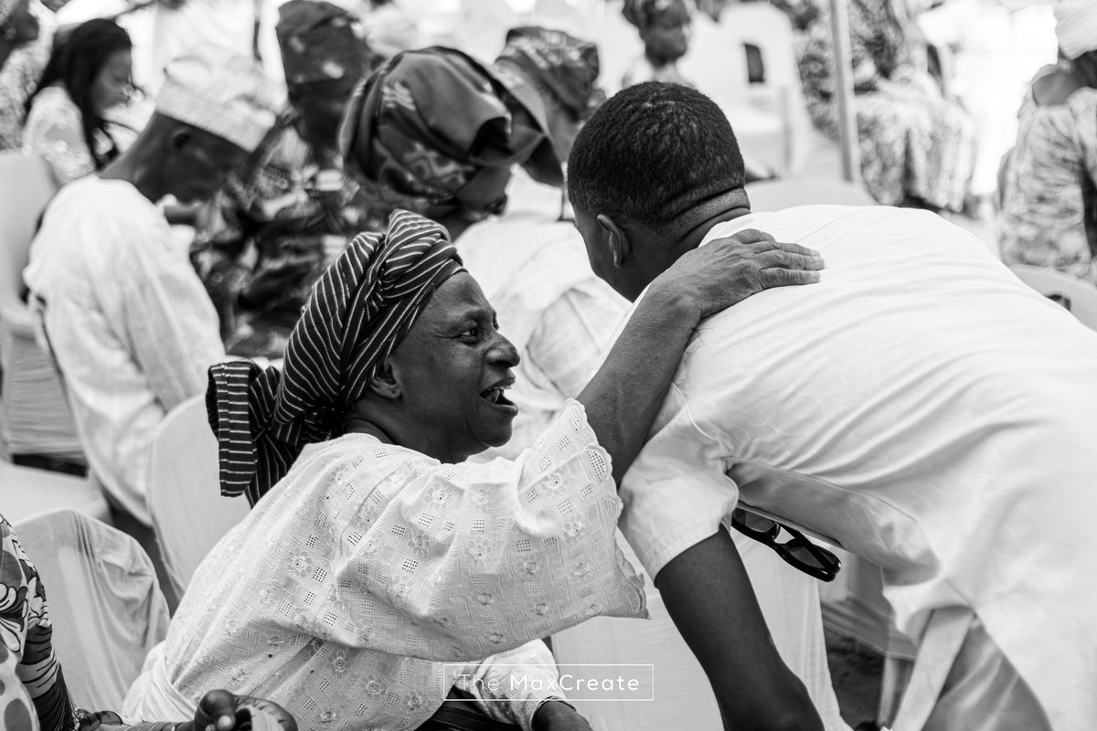 themaxcreatee's tweet photo. Ibowo fun awon agba

In Yoruba culture, respect for elders, known as Ìbà Àgbà, is paramount. Elders are seen as custodians of wisdom, offering invaluable guidance to younger generations. This respect is ingrained in daily interactions. https://t.co/QgTAahUqbR