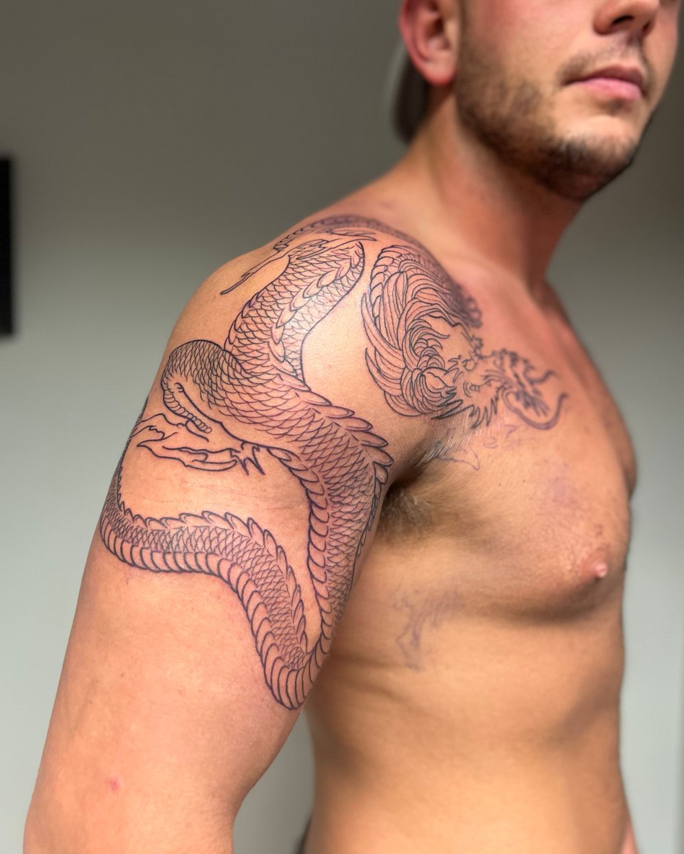 Fleshtattoo's tweet photo. What can be better than a dragon tattoo? 

A huge, super scaley dragon tattoo like this one by Taylor!!

Get in touch to book with any of our wonderful artists. ⁠
⁠
📱DM⁠
⁠☎️ 0161 222 8433⁠
📧 info@fleshtattoo.co.uk⁠ https://t.co/1vRbT4MXUZ