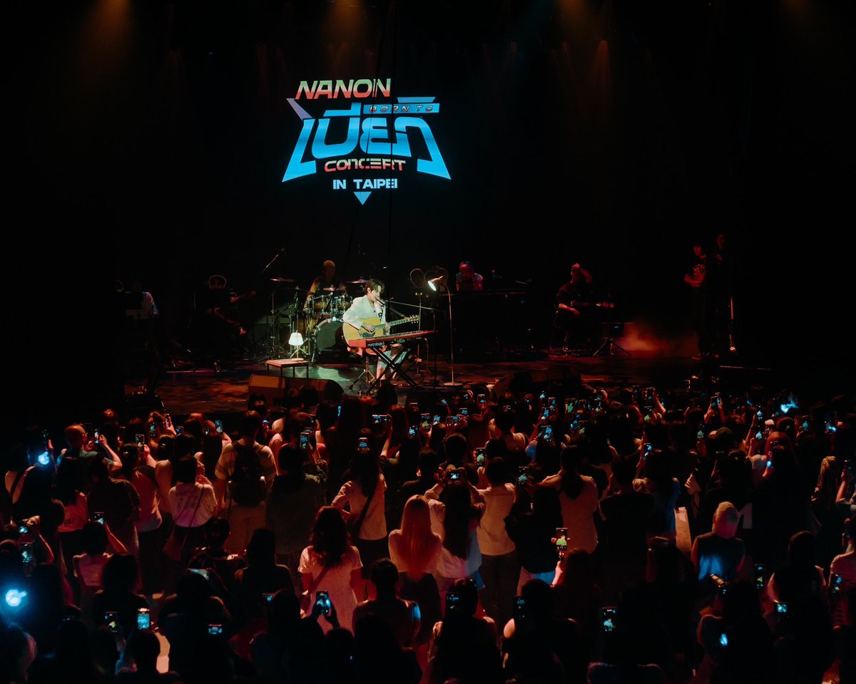 GMMTV's tweet photo. “Nanon Born to BEO Concert in Taipei”🪐💙💜

大家覺得好玩嗎？大家都太可愛了
感謝大家過來跟我一起狂歡了兩個小時，我們下次一定要再見喔！

วันนี้สนุกกันมั๊ยคับ ทุกคนน่ารักมาก!
ขอบทุกคนที่มา และยืนสนุกไปด้วยกันตลอด 2 ชั่วโมงนะคับ แล้วเรามาเจอกันใหม่น้าาา🫶🏼

#GMMTV
#NanonConcertInTaipei