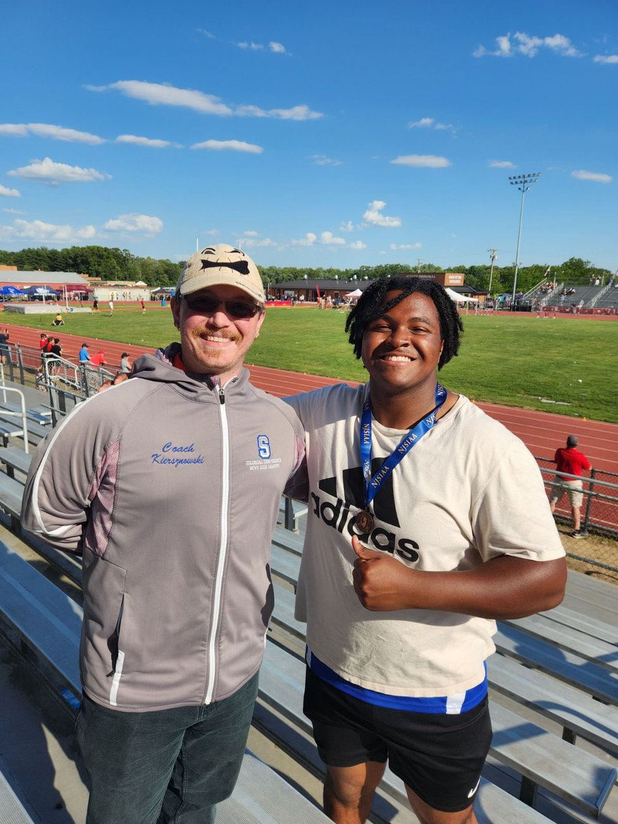 GoKnightsSports's tweet photo. Congratulations to Paris Hamlin for Breaking the School Record in Discus yesterday at States with a throw of 161'10" to place 6th overall! And also to Walter Garrison who als placed 6th in the High Jump at 6'2"! #GoKnights https://t.co/f5UwIkIQkR