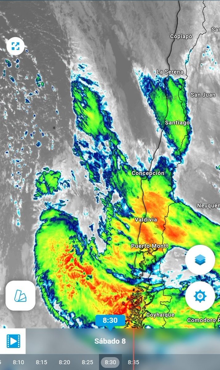 QuilpueMeteo's tweet photo. Buenos días #Quilpué.
La garúa de ahora es solo por el tipo de nubosidad estratiforme, no tiene nada que ver con la lluvia que llega en la tarde después de las 18 hrs.
Se esperan entre 30 a 40 mm y declina en la mañana del domingo.
En la imagen el frente que aún no llega. https://t.co/E1iZlVN30H