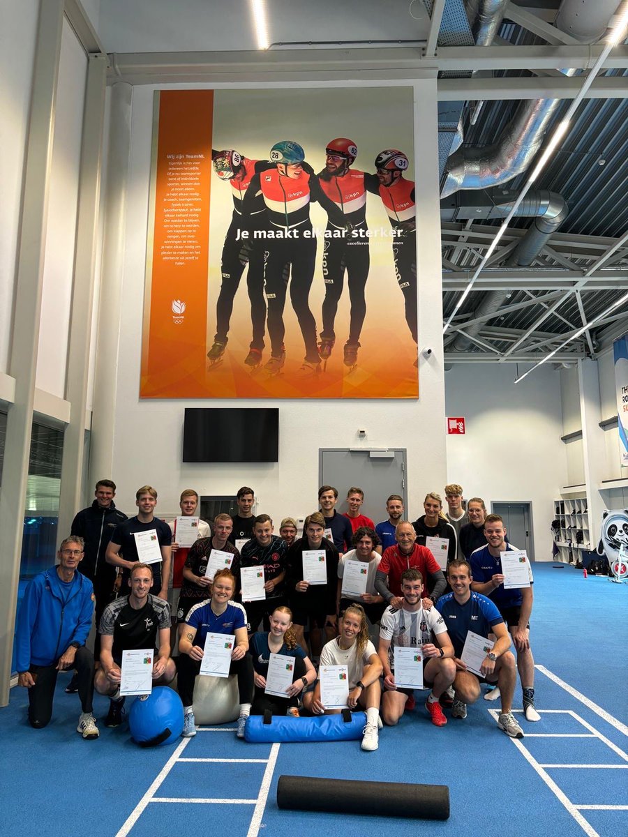 ✅ Afgelopen week heeft weer een nieuwe groep studenten de Minor Trainer Coach (TC) succesvol afgerond - <a href="/Sportstudies/">Instituut voor Sportstudies Hanze Groningen</a>! 

🙌 De studenten hebben als onderscheidend Trainer Coach hun <a href="/ECO_Coach/">Tjalling van den Berg</a> certificaat ontvangen.

Op naar volgend jaar! 

Met <a href="/ECO_Coach/">Tjalling van den Berg</a>, @wijnalda_s.