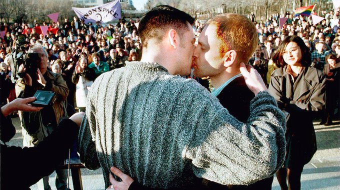 CraigBaird's tweet image. It is Pride Month and this is the story of Delwin Vriend, whose firing sparked a national debate over sexual orientation discrimination.

Vriend was born in 1966 in Iowa. When he was two, his family moved to an organic vegetable farm near Edmonton.
As an adult, he earned a degree…