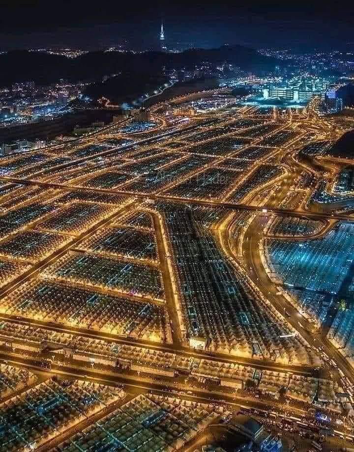 Alsuhaimy_net's tweet photo. • 250 ألف رجل أمن • 40 ألف متطوع • 35 ألف حافلة وسائق • 29 ألف ممارس صحي • 53 ألف بين مهندس وموظف ومراقب • 264 مركز اسعاف • 2500 مسعف • 28 مستشفى • 124 مركز صحي • 203 فرق متنقلة • العلاج مجانًا • الأكل والشرب يوزع مجانا 

الله أعلم من يجعل على خدمة الحرمين والمشاعر المقدسة وضيوف الرحمن وزوار المسجد النبوي.
اللهم احفظ، المملكة العربية السعودية، 
وبارك، وسدد،  ووفق  ولاة  أمرها