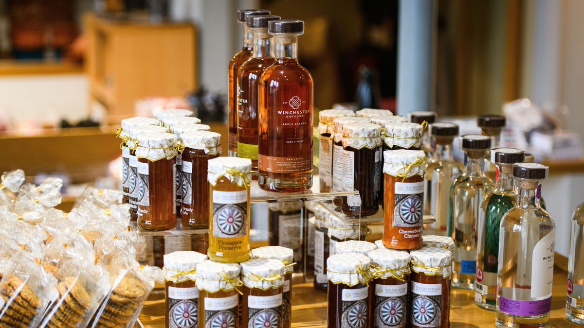 Come to The Great Hall with Westgate Museum this Father's Day! 🏰 

Spend the day immersing yourself in history! Don't forget to visit The Great Hall's diverse shop too, where you can spoil Dad or Grandad with a unique gift, from fresh local produce to figurines and games!