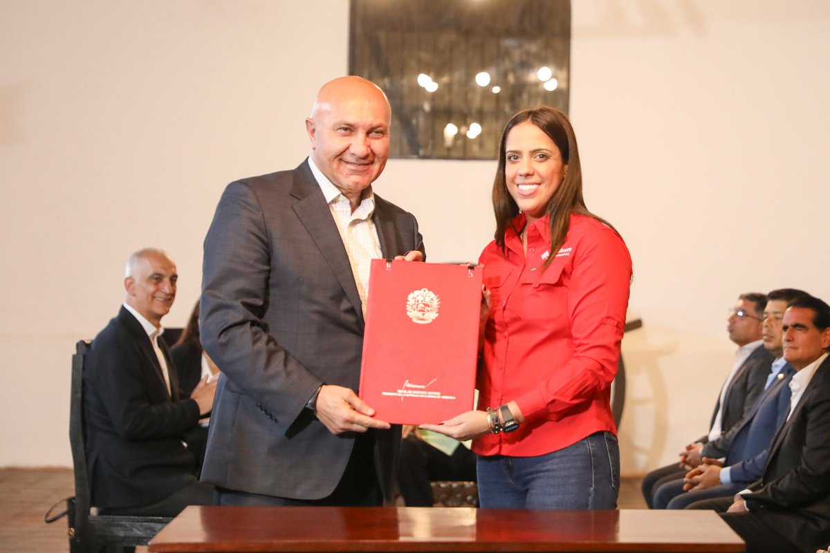 NicolasMaduro's tweet image. Estamos sellando proyectos estratégicos, es una alianza ganar - ganar entre Türkiye y Venezuela, son esfuerzos conjuntos por construir el mundo nuevo y unir ambas naciones. Son extraordinarios acuerdos en el campo de la petroquímica, el gas, el oro y la minería, respetuosos de la…