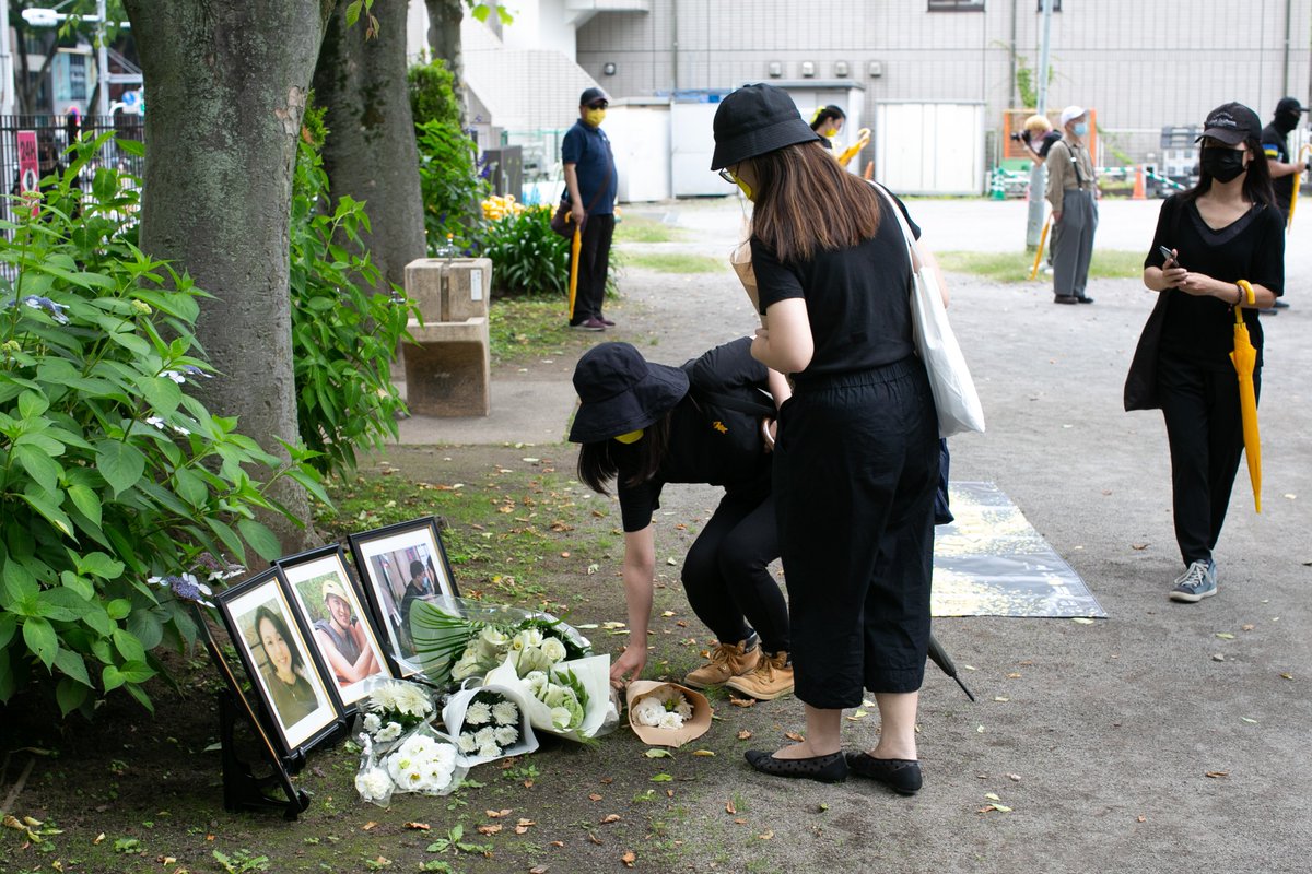 uryuhirano's tweet photo. この5年間で死んだ香港人を覚えていますか？抗議自殺、不審死、デモでの転落死。私達が忘れ、行動も止めてしまったら、彼らは何の為に死んだのでしょうか。

彼らは後に残る人に希望を託し、香港を託し、死んでいきました。自分の命で人々を動かせると信じて死にました。

だからどうか、残された者として行動して欲しいです。抗議自殺した香港人のメッセージを受け取って下さい。

香港デモはまだ終わっていません。私達次第です。明日、新宿中央公園でお待ちしています。地道な努力が、香港の未来に繋がります。

--------------------------

香港デモ5年抗議活動
2024年6月9日(日)15:00-
in 新宿中央公園水の広場
最寄駅:都営大江戸線「都庁前」駅
持ち物:身バレしたくない人はサングラス、歩きやすい靴
ドレスコード:黒服(ブラック・ブロック)
主催: @StandwithHK_JPN @hkladyliberty 
参加: @Williamleewt @alric_lee @patrickpoon