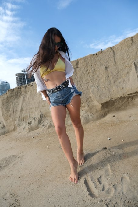 In normal life, I look like your average neighbor😀 https://t.co/LFiFUjObD2<a href="/tag/bikini"class="tags"><span>#bikini</span></a><a href="/tag/butt"class="tags"><span>#butt</span></a><a href="/tag/asian"class="tags"><span>#asian</span></a><a href="/tag/ass"class="tags"><span>#ass</span></a><a href="/tag/tits"class="tags"><span>#tits</span></a><a href="/tag/fpov"class="tags"><span>#fpov</span></a>