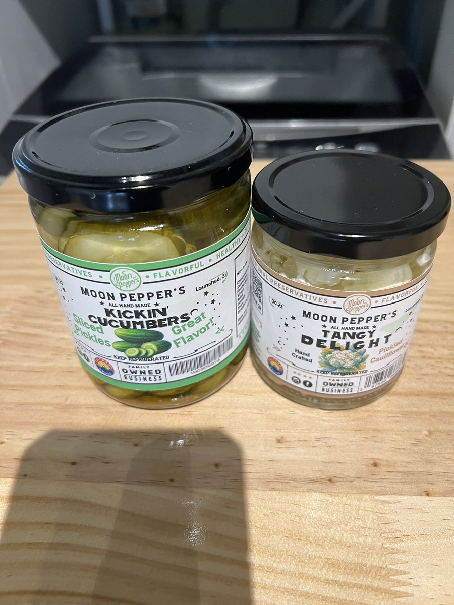 crossjustin77's tweet photo. Just tried @moonpeppersco today at the local farmers market…let me tell you EVERYTHING was amazing and they have something for every palate! I highly recommend everyone to check them out! https://t.co/VJ7LSoqyyO