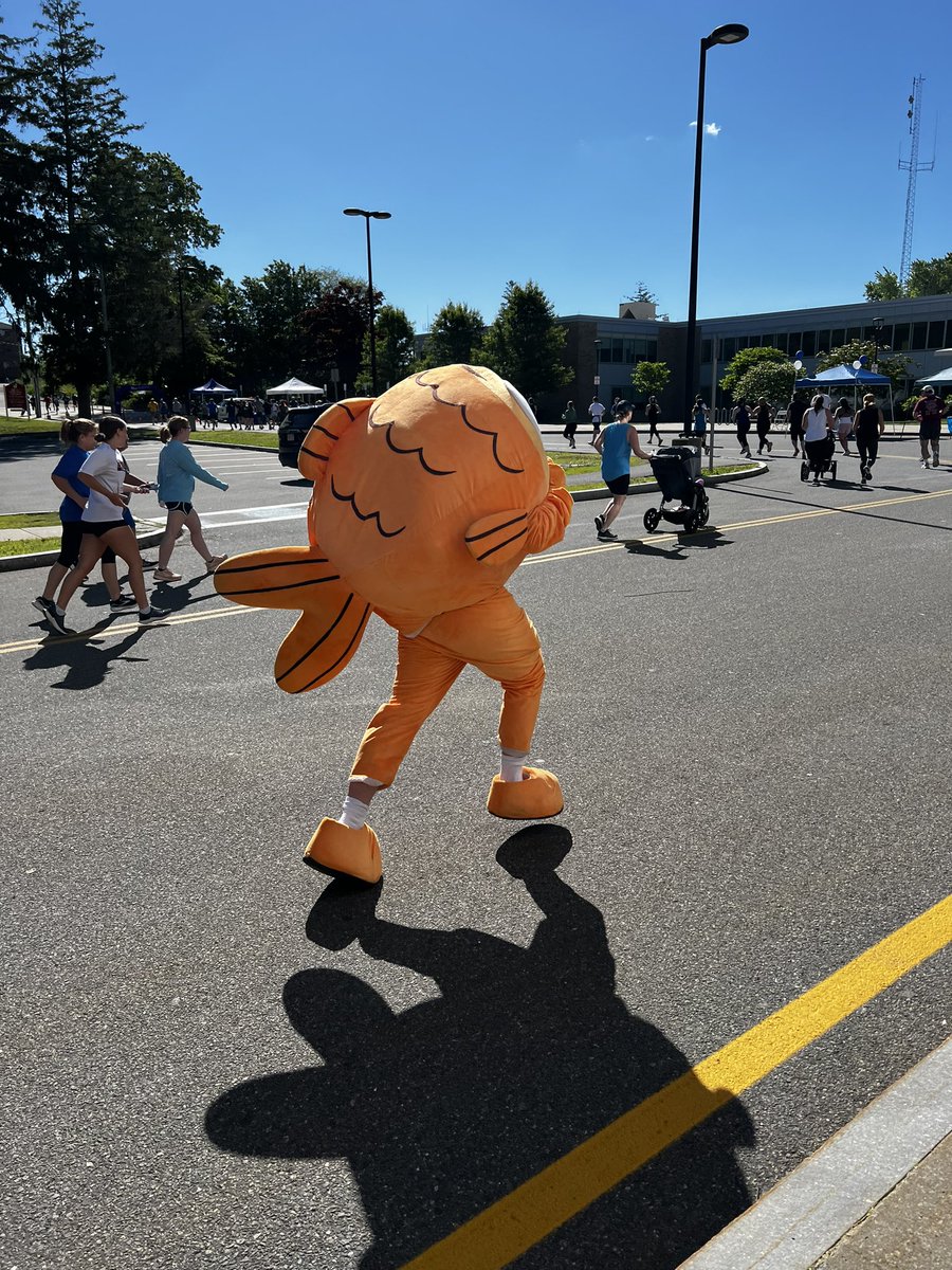 The XC &amp; T/F 5k is underway!! Stop buy to cheer them on at the finish and buy some raffles! runsignup.com/Race/MA/Rockla…