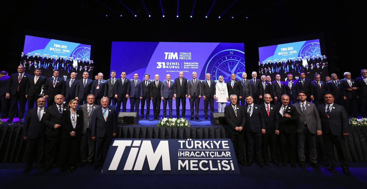Türkiye İhracatçılar Meclisimizin 31. Genel Kurulunun hayırlı olmasını diliyorum.

İhracatın Şampiyonları olarak ödül alan firmalarımızı ve iş insanlarımızı tebrik ediyor; Türkiye’nin büyümesine, kalkınmasına, refahına katkı yapan tüm ihracatçılarımıza teşekkürlerimi sunuyorum.