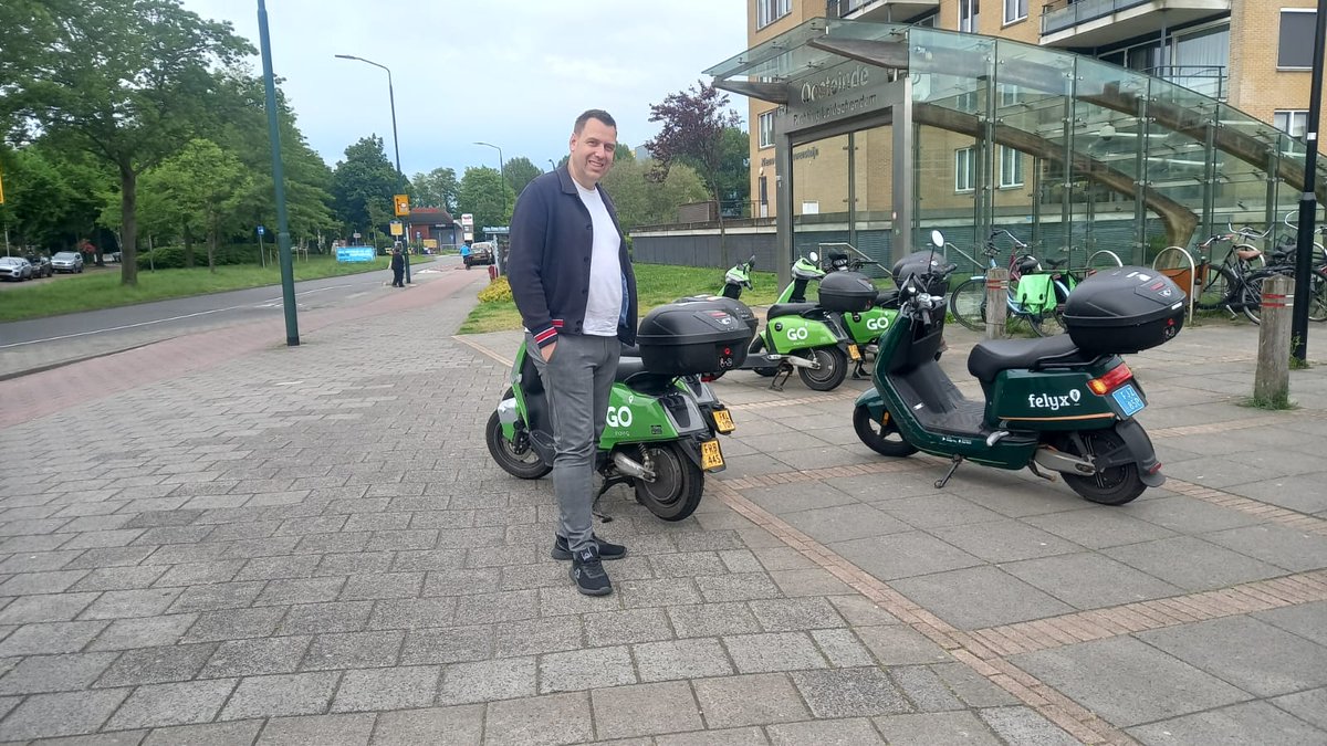 Vorige raadsvergadering heb ik namens <a href="/VVDLdamVburg/">VVD Ldam-Vburg</a> een motie ingediend voor parkeervakken voor deelscooters, hier zou dit kunnen passen! #deelmobiliteit #parkeervakken #gewoondoen