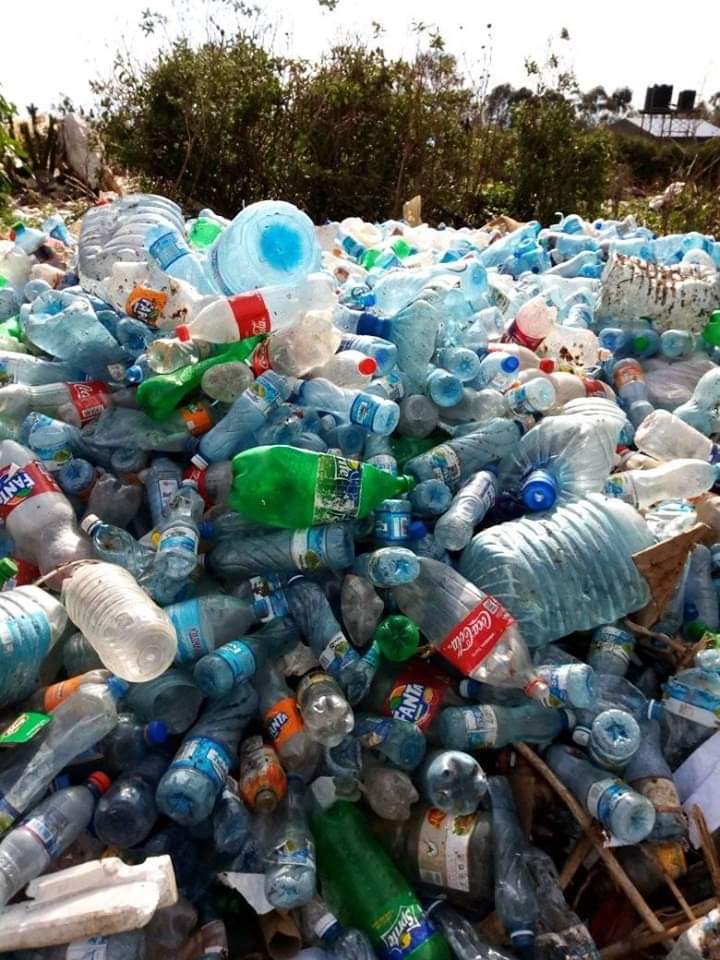 benogeh's tweet photo. The heterogenous plastics policies are “leaky by design.” This is evident in the ways that regulatory loopholes are exploited by producers, users, and those responsible for disposal to escape efforts to prevent ecological and human damage. #plasticpollution #plastictreaty #waste https://t.co/jiBi3DvVsN