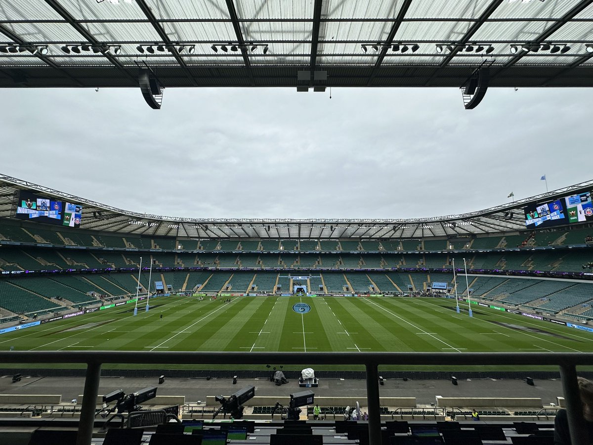 emmainchwriter's tweet photo. Getting ready to enjoy the @premrugby final at Twickenham. Massive thanks to @FullersBrewery
@AsahiUKLtd for the invitation! #supportwithpride https://t.co/D5EoGIpJmk