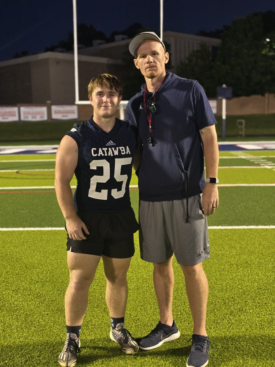 _GabeDavis_'s tweet photo. Thanks @Coach_Overman for the great camp experience. I learned some valuable tools to help me improve my game‼️ @tyhaines16 @CoachVellucci @Coach_Allard_ @pack_recruits @PackCoachTaylor https://t.co/u43TKWPQCL