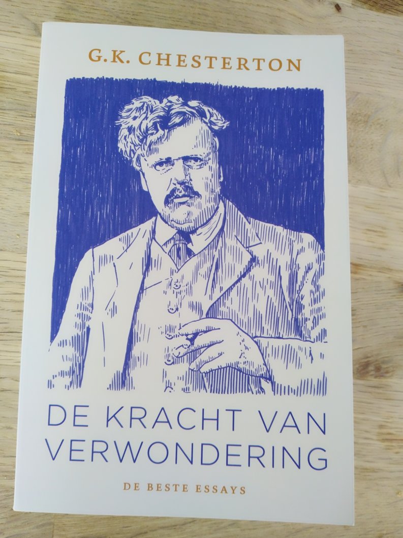 Arie Sonneveld (@ariesonneveld) on Twitter photo Leuk! - vandaag een boekje ontvangen waarvoor ik een paar poëziefragmenten vertaald heb (heel bescheiden bijdrage).
Samenstelling en inleiding <a href="/anton_de_wit/">Anton de Wit</a>. Vertaling: <a href="/KeesdeW/">Kees de Wildt</a>.
(Het voorplat zegt 'De beste essays', maar de inleiding bestrijdt dat.) Leuk! - vandaag een boekje ontvangen waarvoor ik een paar poëziefragmenten vertaald heb (heel bescheiden bijdrage).
Samenstelling en inleiding <a href="/anton_de_wit/">Anton de Wit</a>. Vertaling: <a href="/KeesdeW/">Kees de Wildt</a>.
(Het voorplat zegt 'De beste essays', maar de inleiding bestrijdt dat.)