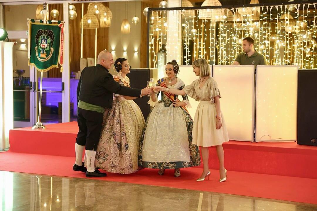 JCF_Valencia's tweet photo. 🔥 Les Juntes Locals de la Comunitat Valenciana es donaren cita a Alzira per a celebrar la Gala de Juntes Locals organitzada enguany per la JLF de Manises.  

👑 La FMV i la Cort d’Honor han sigut convidades per a participar d’una jornada molt especial 💫

📸 @Fotofilmax https://t.co/L9ywXZGkyz