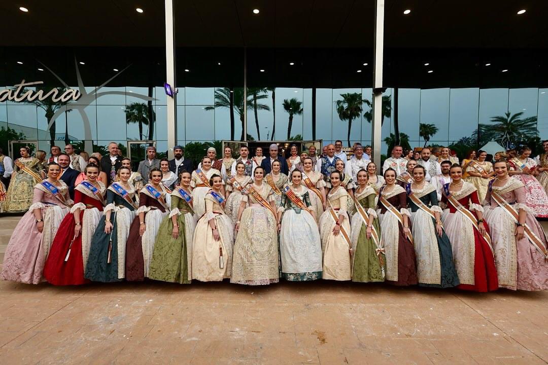 JCF_Valencia's tweet photo. 🔥 Les Juntes Locals de la Comunitat Valenciana es donaren cita a Alzira per a celebrar la Gala de Juntes Locals organitzada enguany per la JLF de Manises.  

👑 La FMV i la Cort d’Honor han sigut convidades per a participar d’una jornada molt especial 💫

📸 @Fotofilmax https://t.co/L9ywXZGkyz