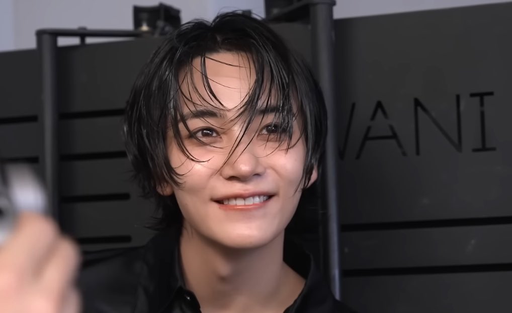 wonubliss's tweet photo. jeonghan 🖤 https://t.co/NjnrkbwutU