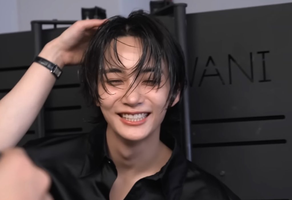 wonubliss's tweet photo. jeonghan 🖤 https://t.co/NjnrkbwutU