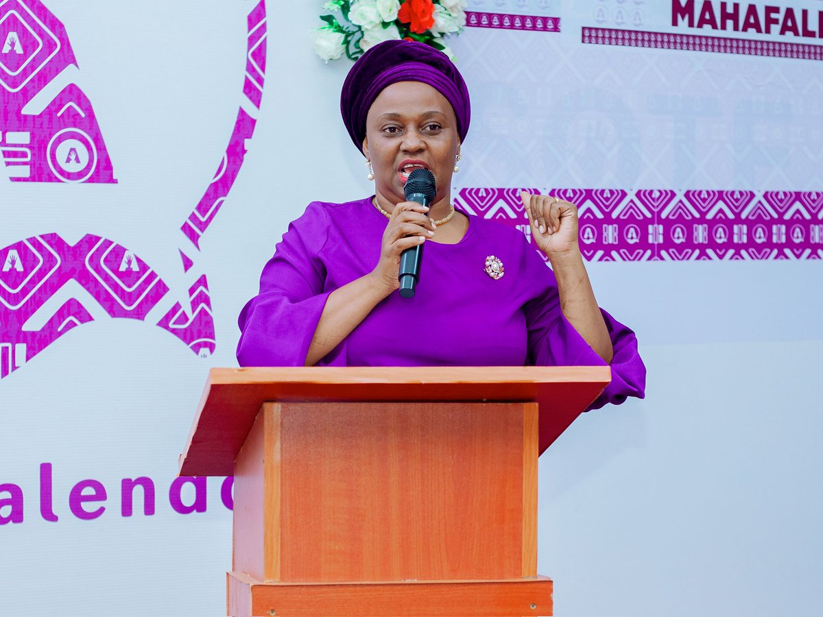 NgomeyaVijana's tweet photo. “Hii kauli inayosema vijana ni taifa la kesho sisi @ACTwazalendo tunaikataa tunasema vijana ni taifa la leo na sio lakesho. Tunahitaji  sana nguvu za vijana kwenye kuleta mabadiliko Tanzania.” Kiongozi wa Chama @SemuDorothy kwenye Mahfali ya ya kwanza ya wahitimu wa Vyuo Vikuu https://t.co/t61EeDyLzp