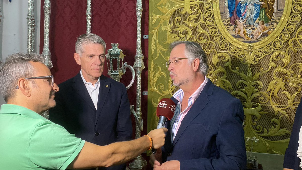 HYedraOficial's tweet photo. desde la Junta de Gobierno es un auténtico honor y orgullo que nuestro palio procesione por las calles jerezanas.
En la mañana de hoy con la presencia de la Alcaldesa de Ecija y las dos Juntas de Gobierno hemos firmado este acuerdo histórico entre las dos hermandades. https://t.co/1mWFzvyDcF