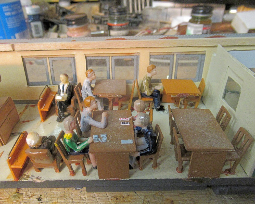 StephenKarlson's tweet image. In real life, Harvard Club was an eight section club solarium on Union Pacific.  I took some modeller&apos;s license with a Walthers 14 section sleeper.  In the cafe, the girls are in Four Spades against the guys.  Will they make their game?  #TwitterModelTrainShow