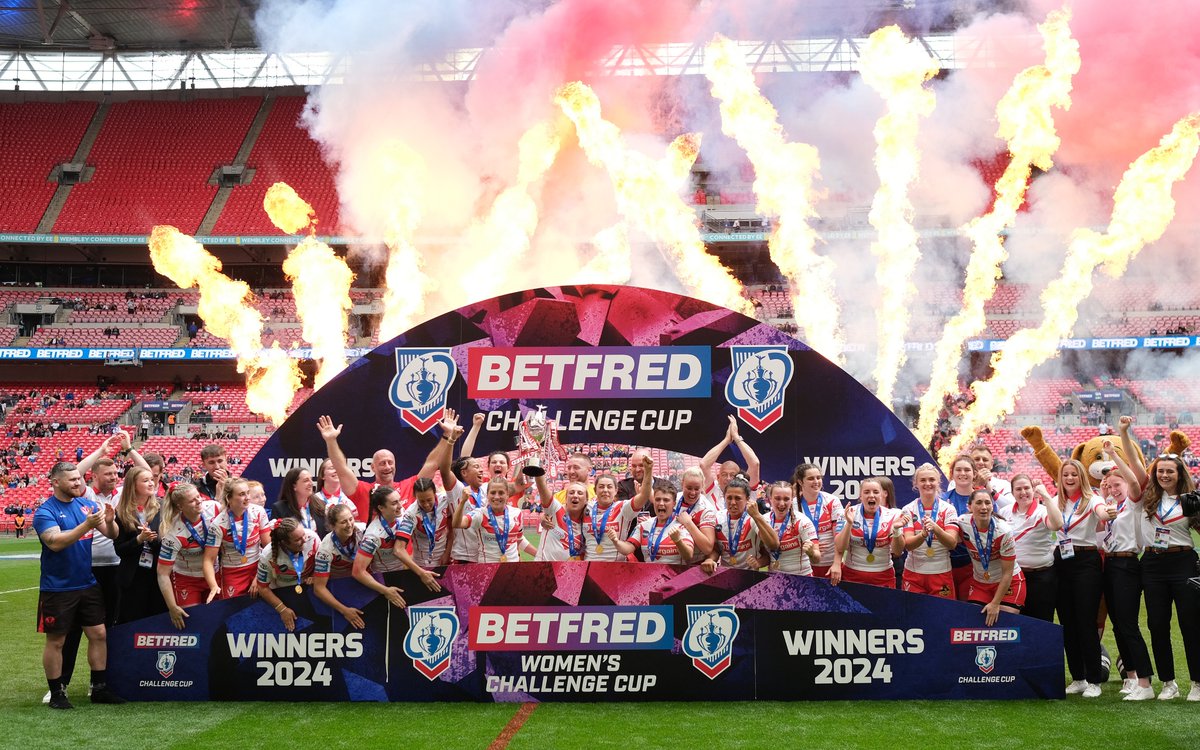 wembleystadium's tweet photo. Back-to-back Wembley wins β
Four #ChallengeCup trophies in a row β
#UN4GETTABLE π€ @saints1890women https://t.co/da78Fg0BB1