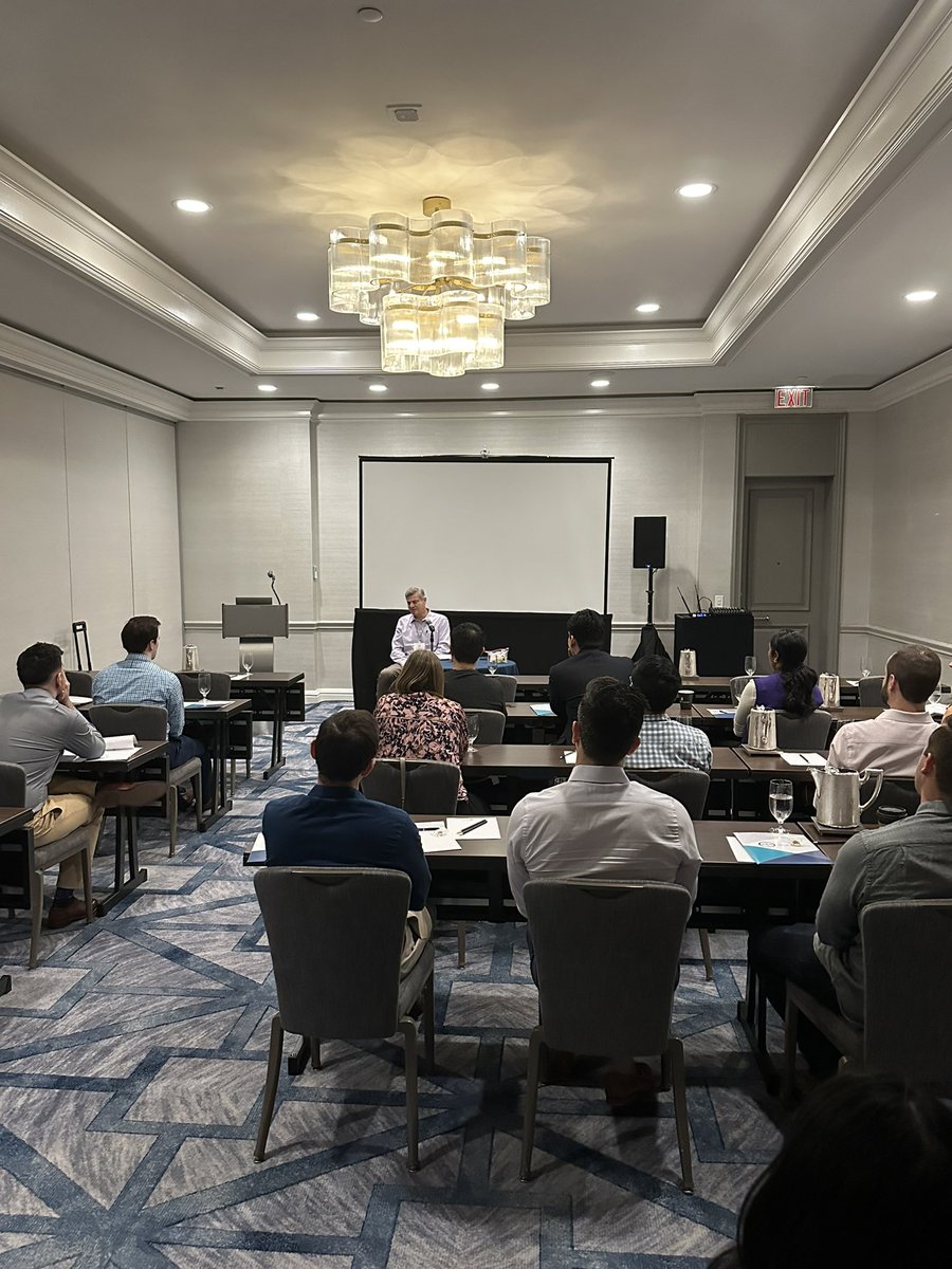 Probably one of the best #Leaders in clinical medicine in 2024 - <a href="/AmCollegeGastro/">ACG</a> Past President <a href="/MarkPochapin/">Mark B. Pochapin, MD</a> on an engaging breakout session on “Giving Feedback” 🔥🔥

Makes me want to do Fellowship again 

#ACGChiefFellowsCourse