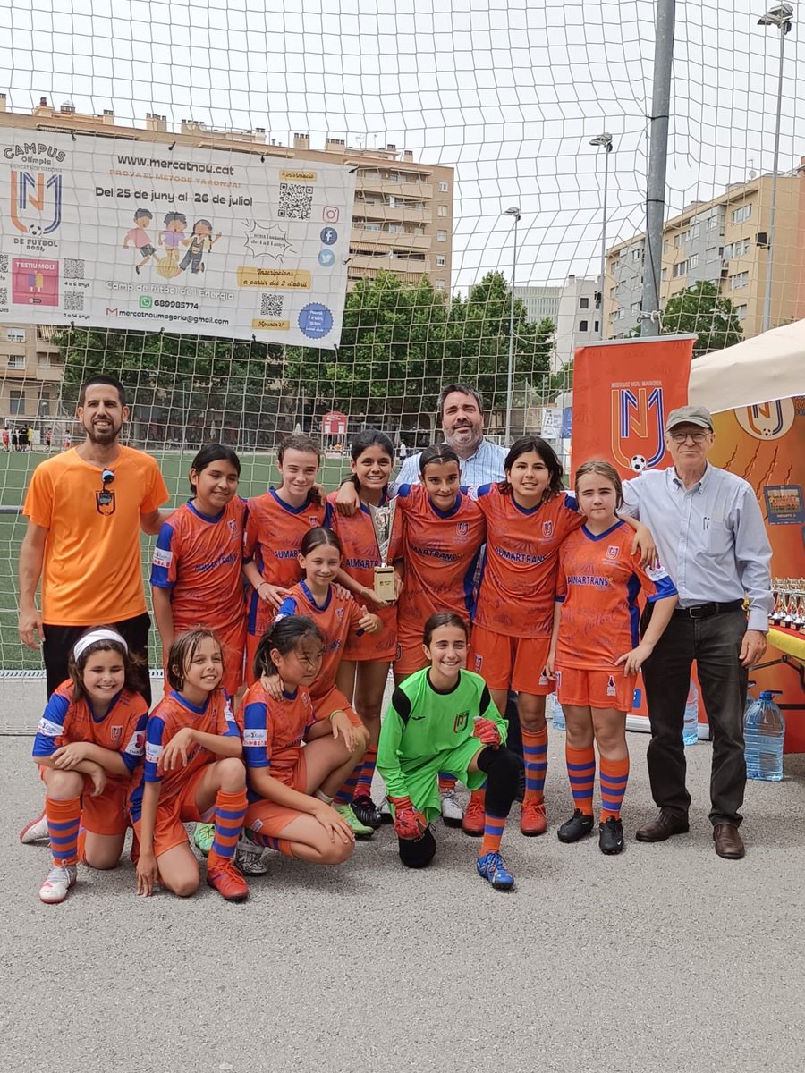 Albert Deusedes (@deusedes) on Twitter photo Entrega de premis del #TrofeuTaronja del <a href="/SEMercatNou/">Mercat Nou Magòria</a> al Camp de l’Energia #futbolfemení #barriabarri #esportbase Entrega de premis del #TrofeuTaronja del <a href="/SEMercatNou/">Mercat Nou Magòria</a> al Camp de l’Energia #futbolfemení #barriabarri #esportbase