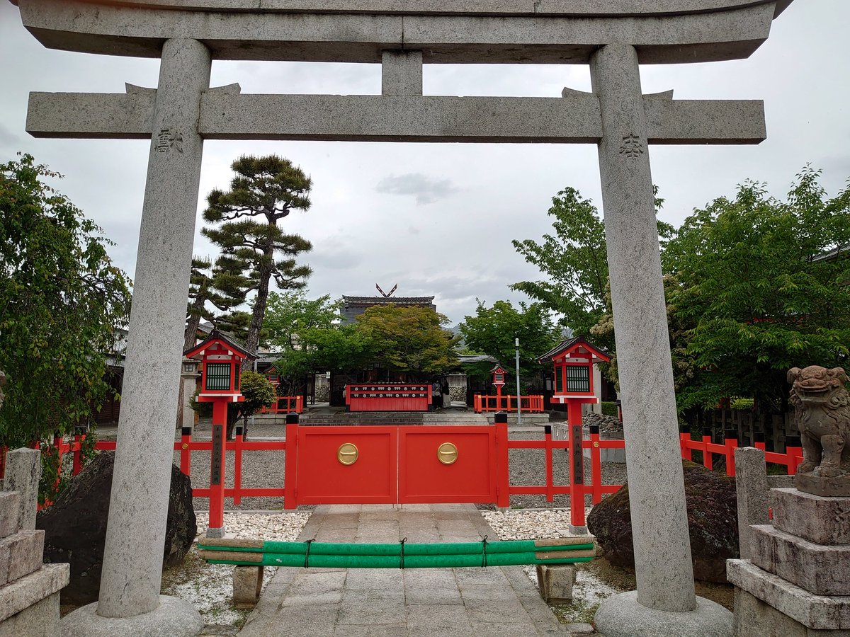 ratama9's tweet photo. 令和８年建て替え予定。

車折神社（京都市右京区）「朱の #蕃塀」

木造 - 衝立 https://t.co/nCIDCy4xlx