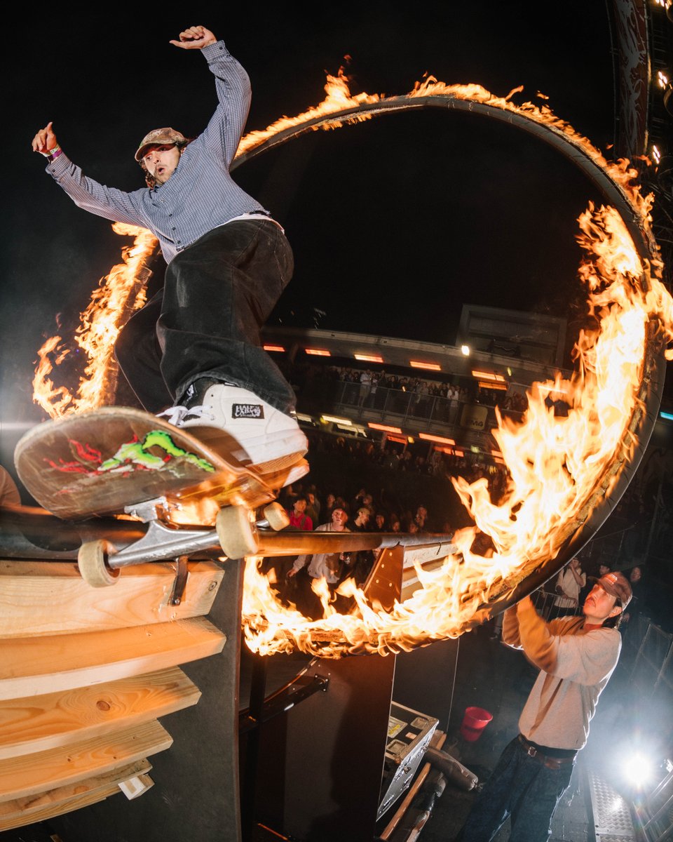 Wie Johnny Cash damals schon sagte: "the flames, they went higher and it burns, burns, burns, that ring of fire."
Wir setzten seine Lyrics in die Tat um. 🛹🔥🫡
brnw.ch/21wKzor

#Gnarathon2024 #Skate #Music #Vienna #MonsterEnergy