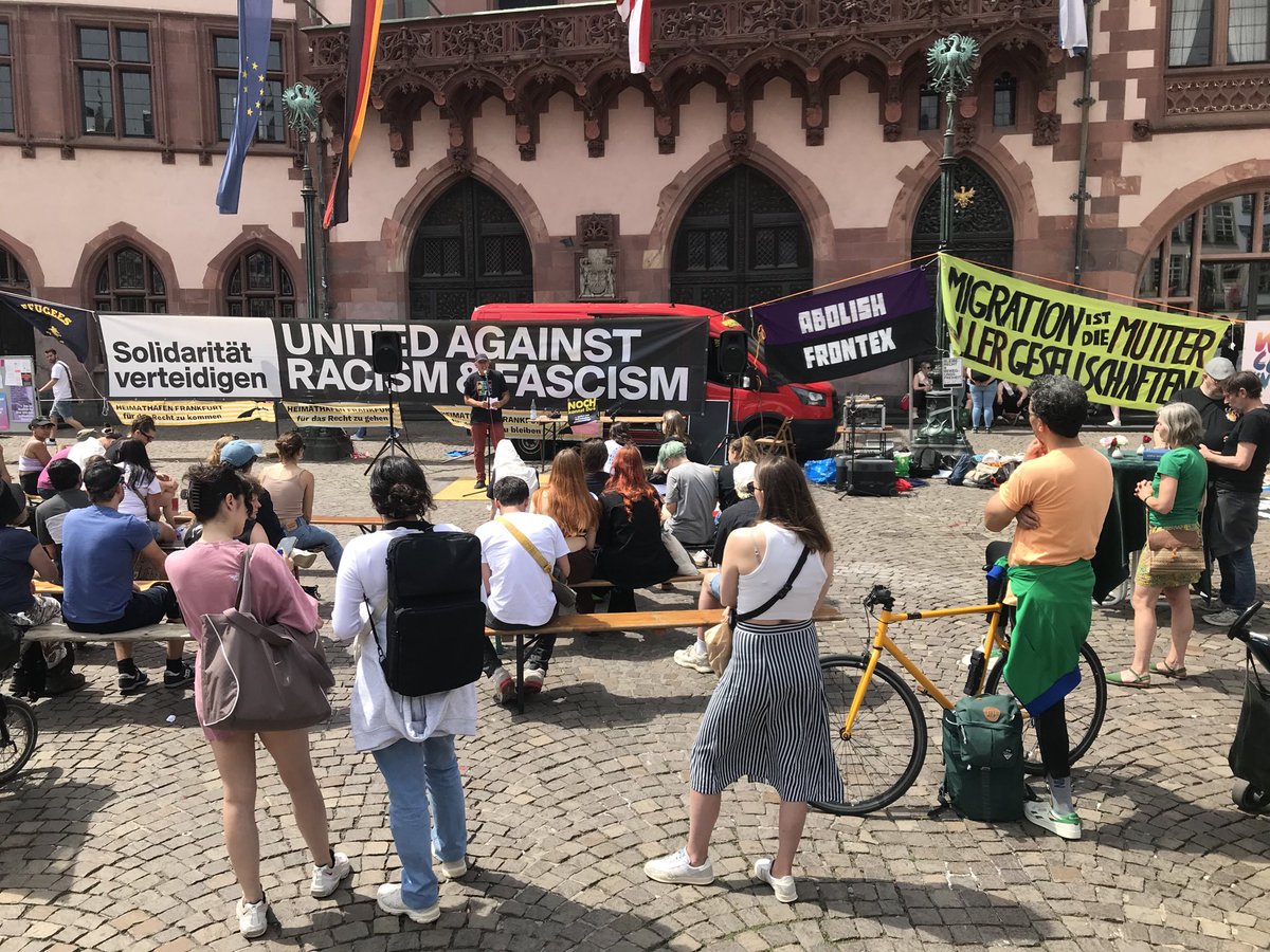 STIMMEN FÜR EINE GESELLSCHAFT DER VIELEN

Die Kundgebung am Römer läuft:
United against Racism &amp; Facism uns #Solidarität verteidigen.