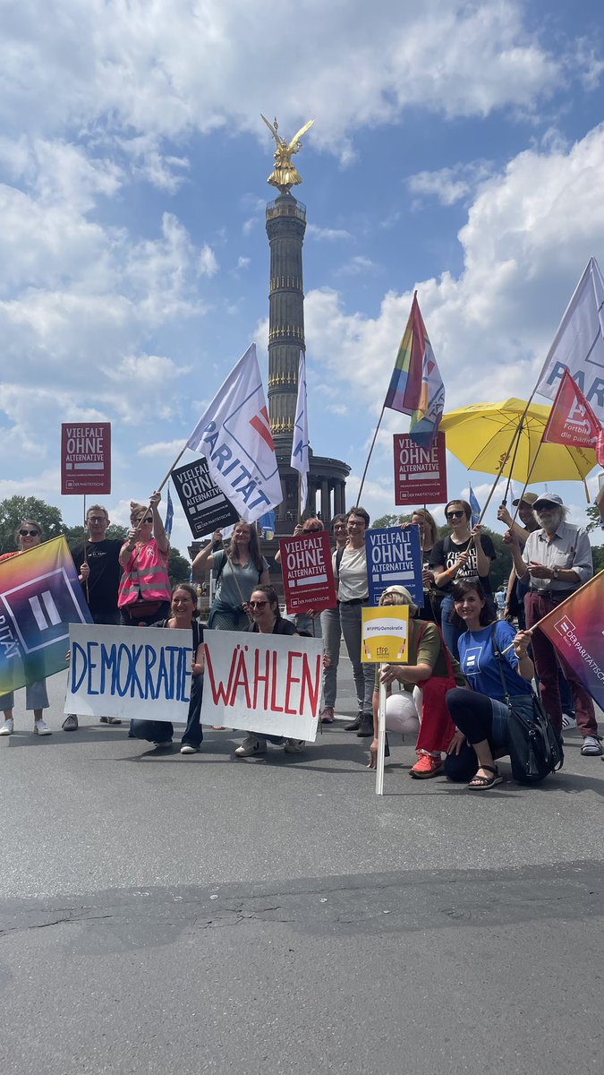 ParitaetBerlin's tweet photo. Soziale Arbeit braucht und fördert Demokratie und eine starke Zivilgesellschaft: Heute demonstrieren wir in Berlin gegen Rechtsextremismus und für eine starke Demokratie! Morgen ist #Europawahl_2024 – Geht wählen für eine offene und vielfältige Gesellschaft! https://t.co/U3meqCIWqO