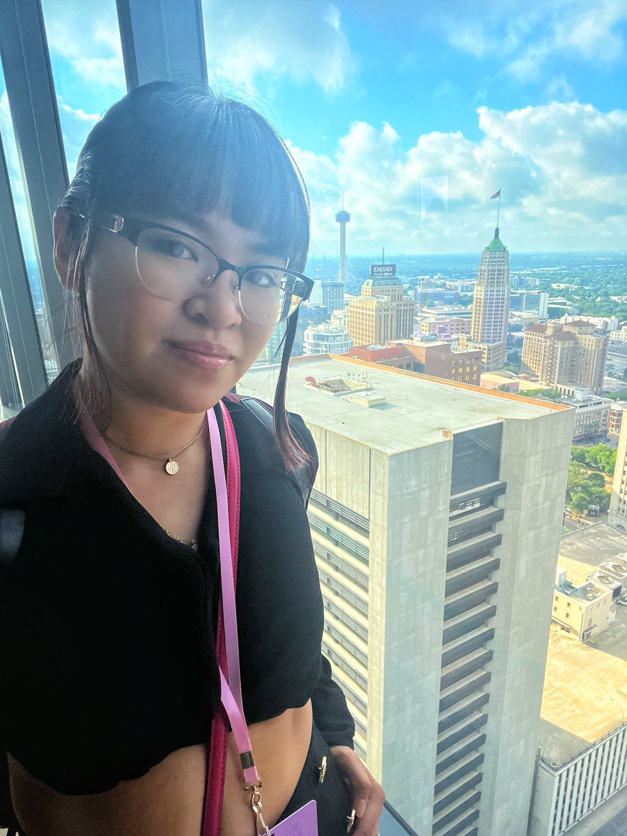 I’m on top of the world 🌤️

So ready for <a href="/HustleSocialize/">Hustle + Socialize</a> today! 💕