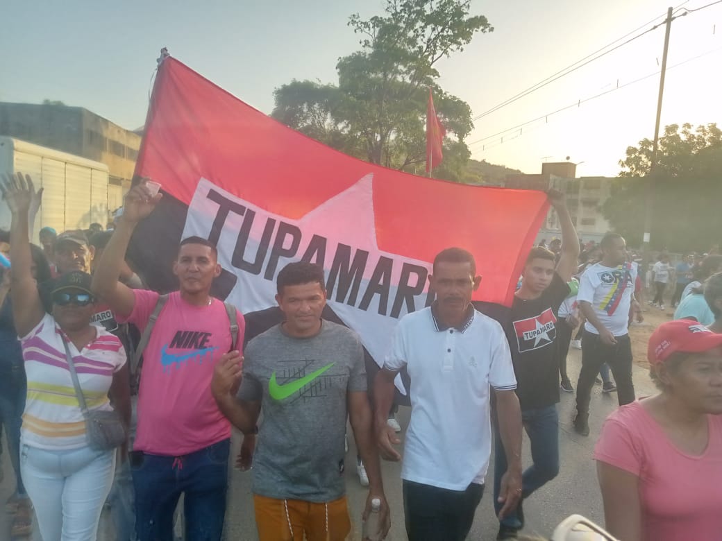 MRT Sucre Municipio Bolivar la juventud rebelde participa en la gran marcha de la juventud en mariguitar en apoyo a nuestro presidente Nicolás Maduro, y los TUPAMARO dónde están?? Apoyando a Nicolás..